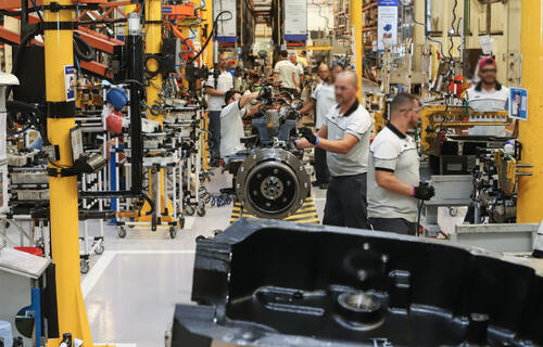 Faturamento da indústria aumenta 5,6% e atinge maior elevação desde 2010, aponta CNI