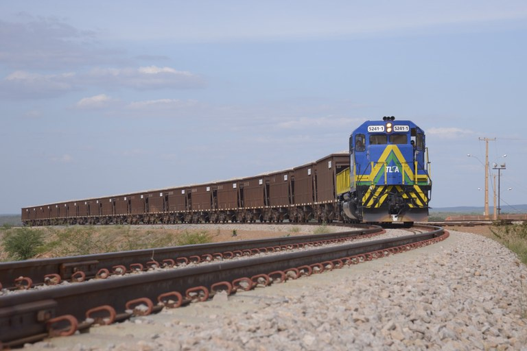 Leilão levanta R$ 800 milhões para ferrovia Transnordestina