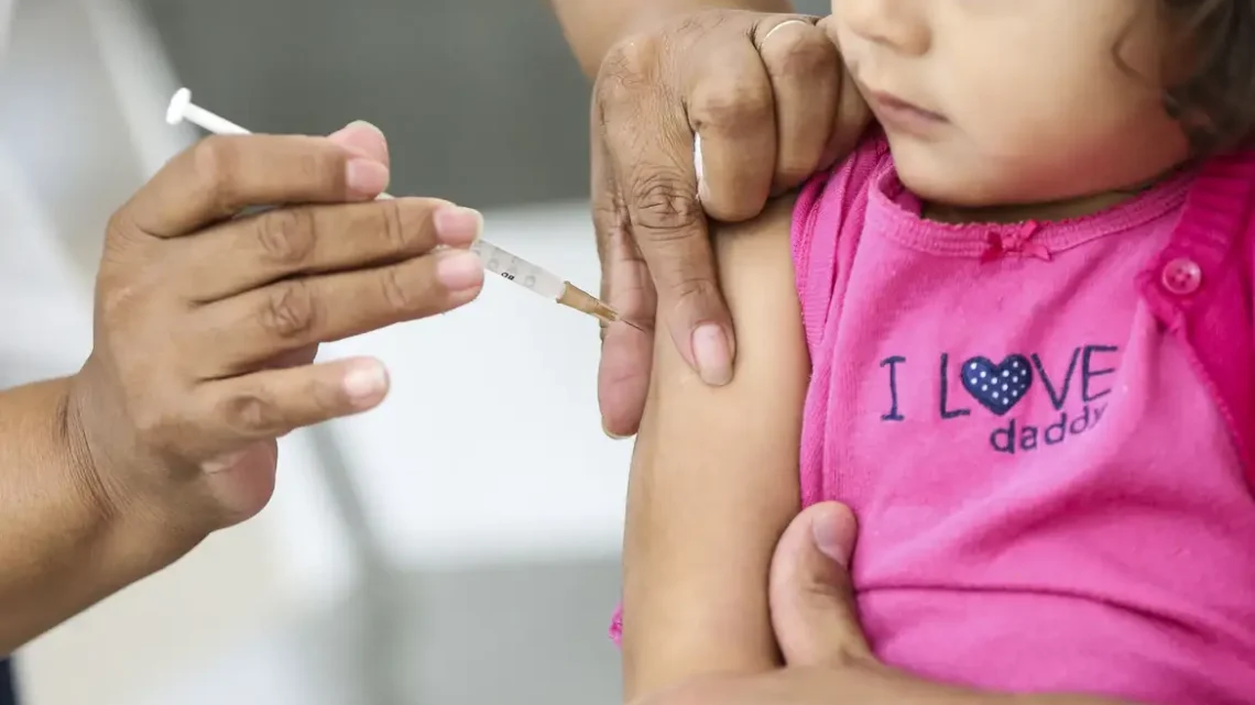 Minas Gerais: Dia D da campanha de multivacinação para crianças e adolescentes neste sábado (23)
