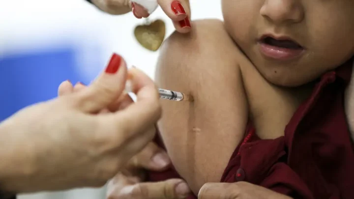 Minas Gerais: campanha de multivacinação para  crianças e adolescentes vai até 29/11