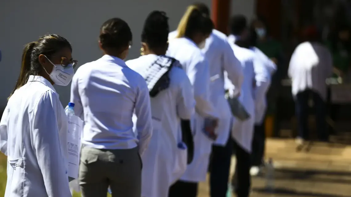 Piso da enfermagem: estados e municípios começam abril com recebimento de R$ 763 milhões