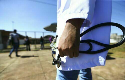 Piso da enfermagem: mais de R$ 744 milhões são destinados a estados e municípios, em fevereiro