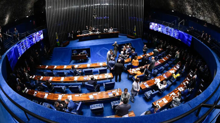 Projeto aumenta pena para desvios para desvio de recursos públicos em educação, saúde e seguridade social