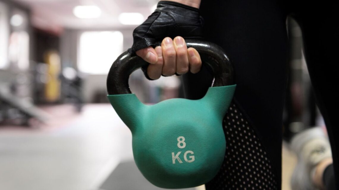 Kettlebell ganha espaço em treinos funcionais
