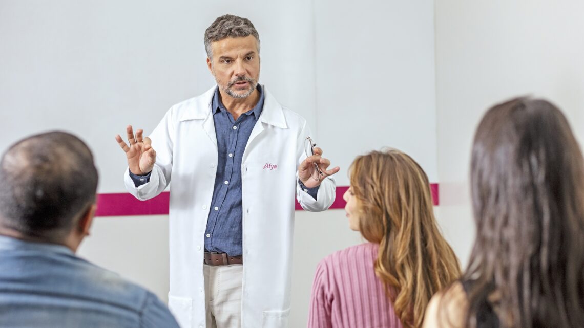 Formação em medicina abre espaço para múltiplas carreiras