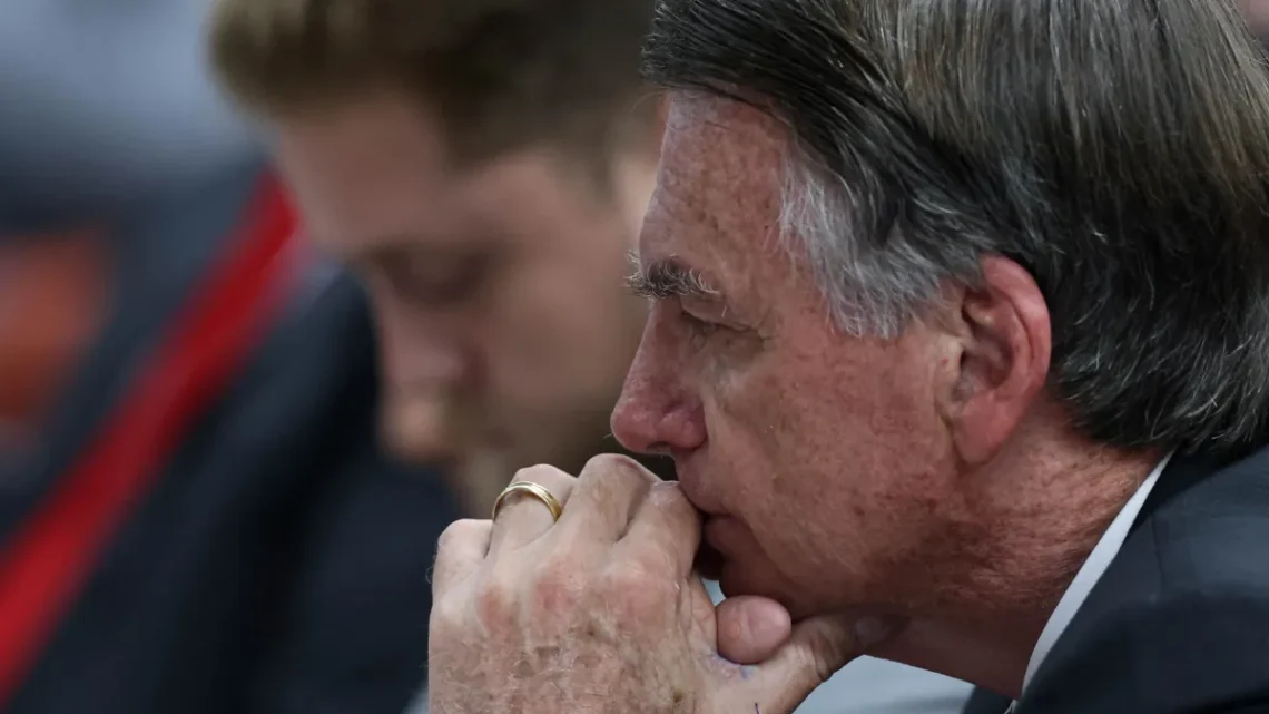 Ministro Alexandre de Moraes Decreta Prisão Domiciliar de Jair Bolsonaro