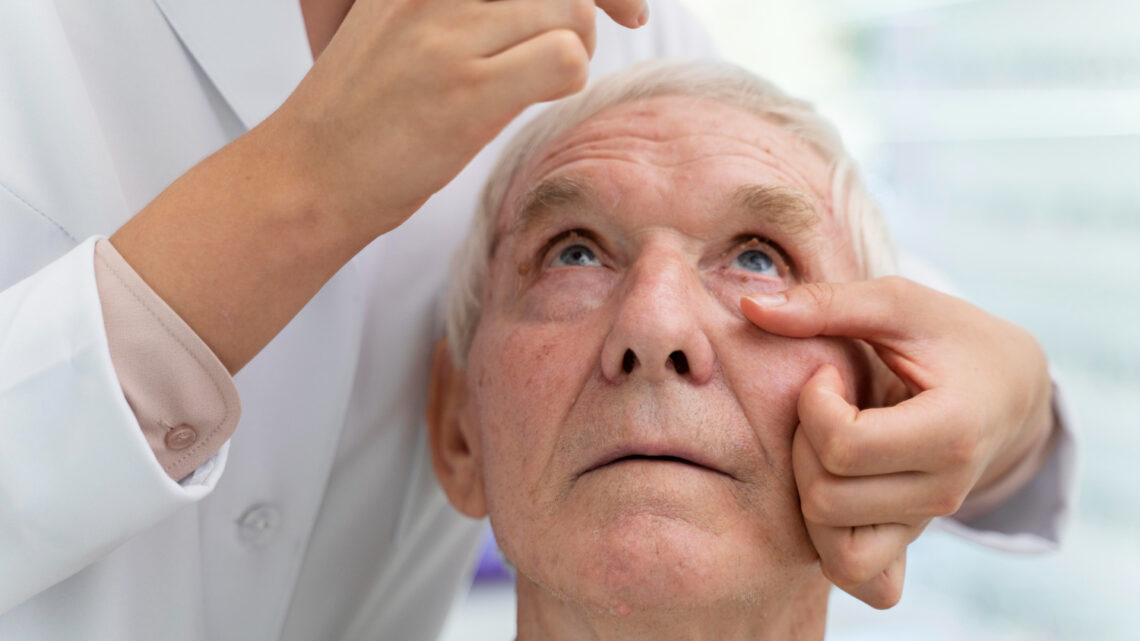 Especialista em cirurgia de catarata explica procedimento