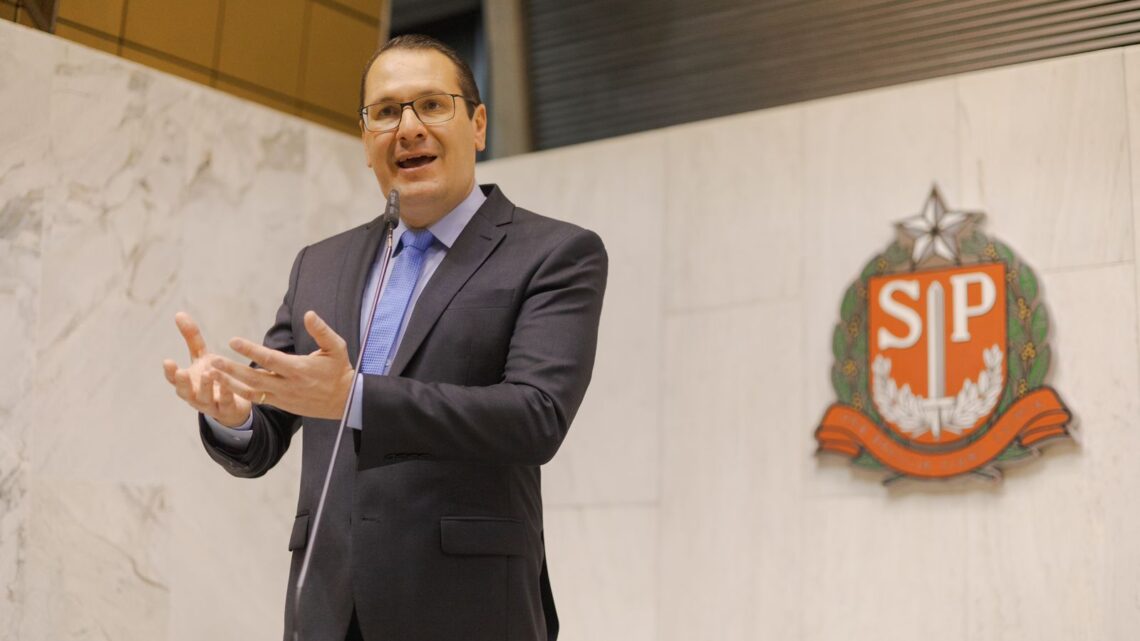 Por um pacto da sociedade para a proteção de crianças e de jovens contra crimes digitais