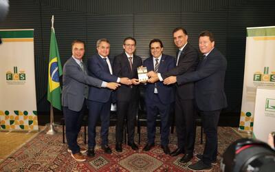 Frente Parlamentar do Comércio e Serviços lança agenda legislativa e conquista primeira vitória