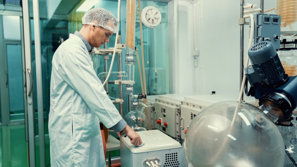 Escovas para balões volumétricos garantem higiene em laboratórios brasileiros