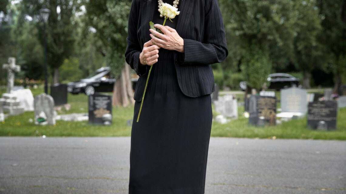 Cadeia de profissionais integra serviços funerários