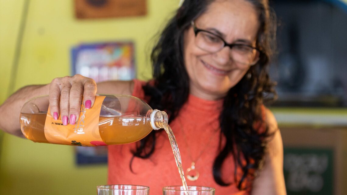 Empresa lança bebida mista alcoólica à base de mel de cacau