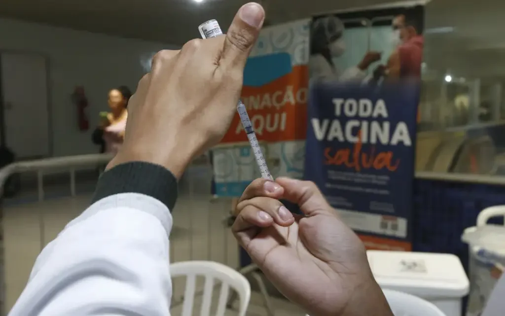 Covid-19: positividade de testes salta de 5 % para 13 % em um mês