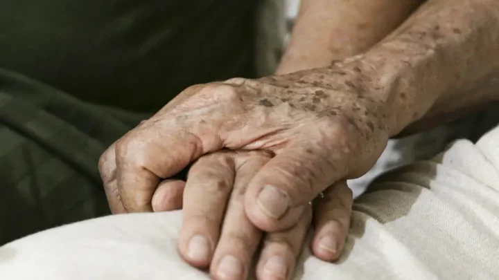 Falta de saneamento básico leva mais de 80 mil idosos à internação de no Brasil