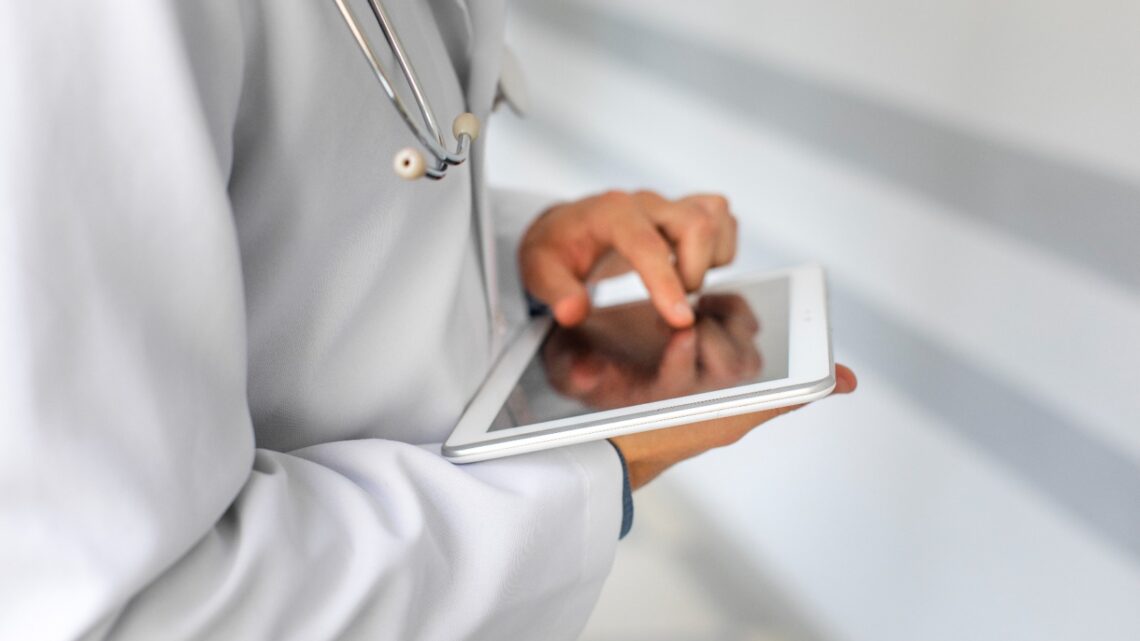 Tecnologia conecta raciocínio médico a evidência científica