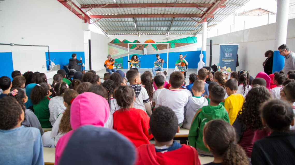 Projeto leva concertos de música para escolas públicas