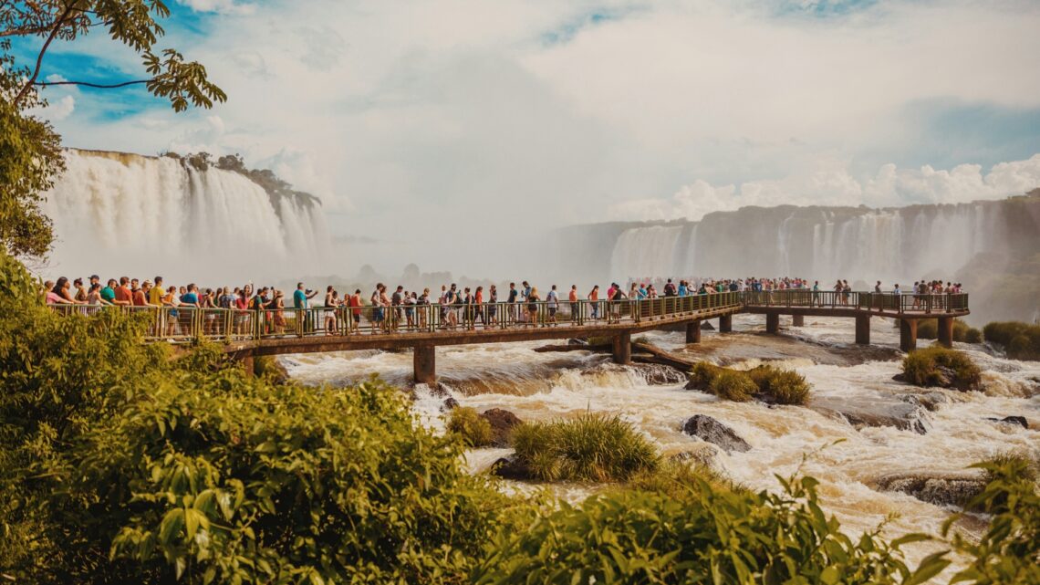 No Sul do Brasil, Foz do Iguaçu atrai turistas durante todo o ano