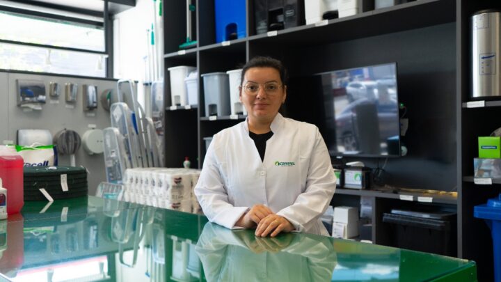 Contaminação cruzada: como a higienização correta pode evitar surtos em ambientes alimentícios