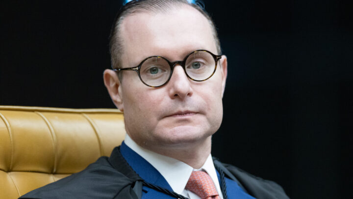 Zanin inicia voto condenatório de Bolsonaro por Golpe de Estado