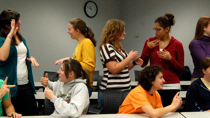 Dia Nacional da Pessoa Surda: boas práticas ajudam a tornar o ambiente de trabalho mais inclusivo