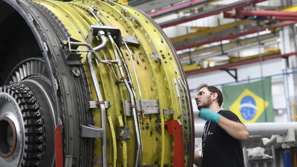 Indústria brasileira enfrenta em agosto o desempenho mais frágil em 10 anos, aponta CNI