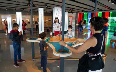 Investimentos no SESI Lab retornam triplicados para a economia brasileira, aponta FGV