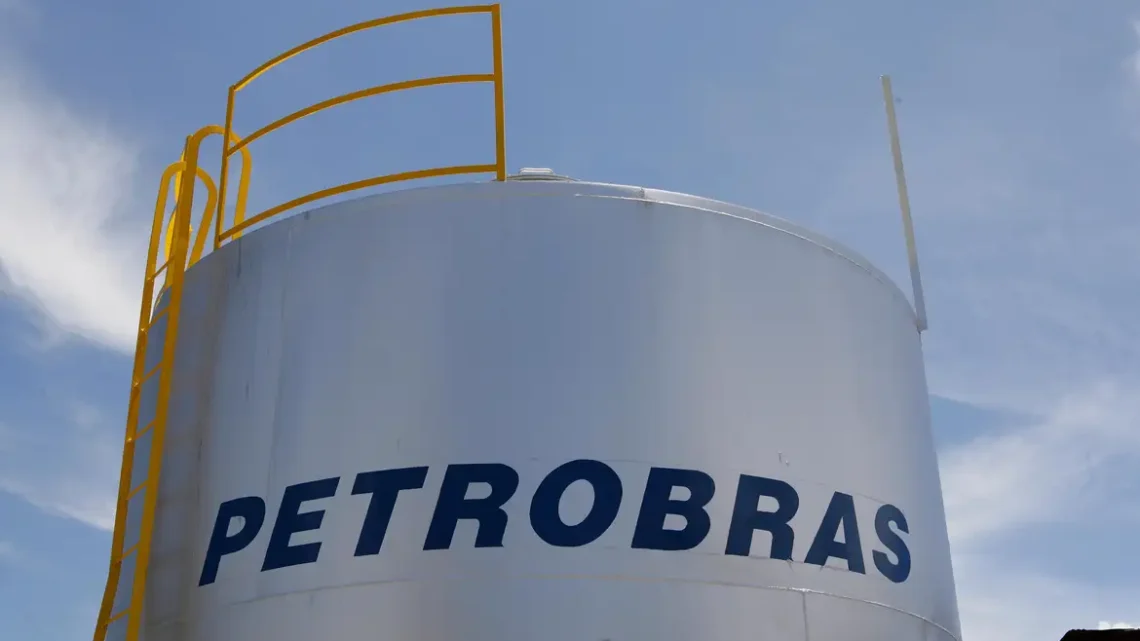 SAF: Petrobras produz querosene renovável em escala industrial