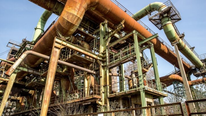 Indústria tem crescimento em 2025 pelo setor extrativo