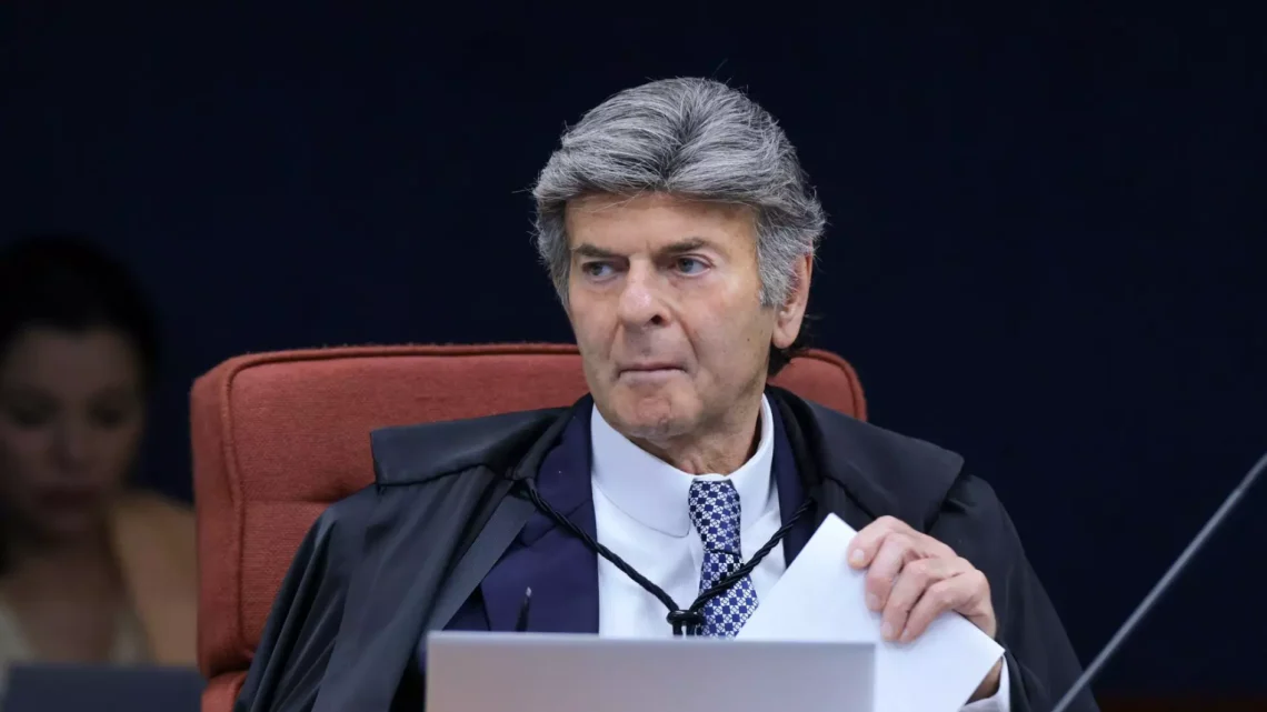 Fux questiona competência do STF e defende anulação do processo contra Bolsonaro