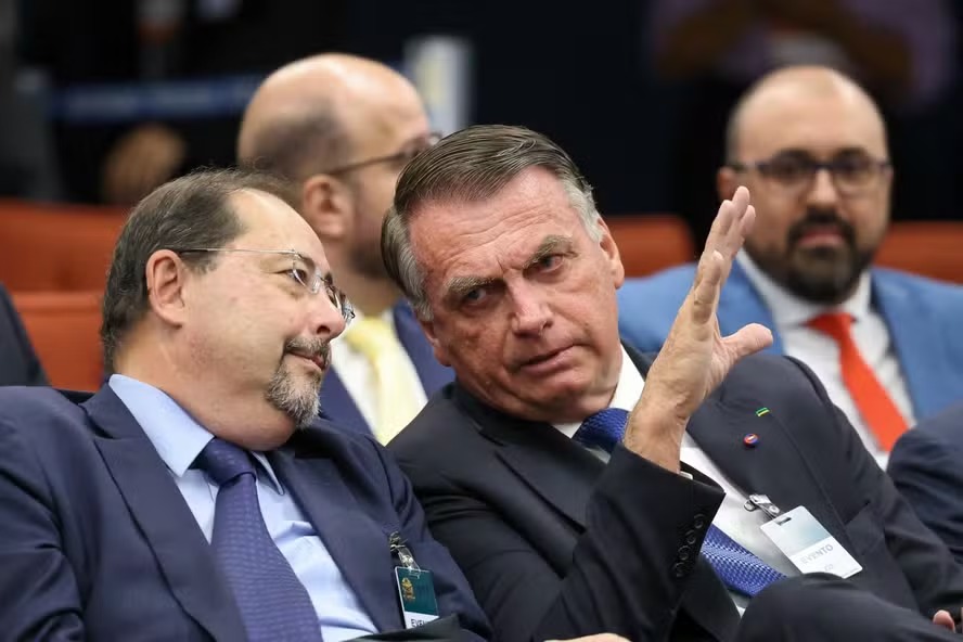 Defesa de Bolsonaro alega não ter acesso à íntegra das provas em julgamento no STF