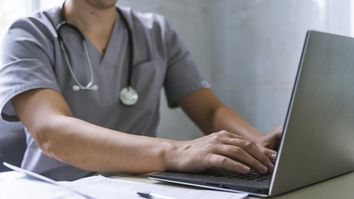 IA e telemedicina avançam na saúde do trabalhador