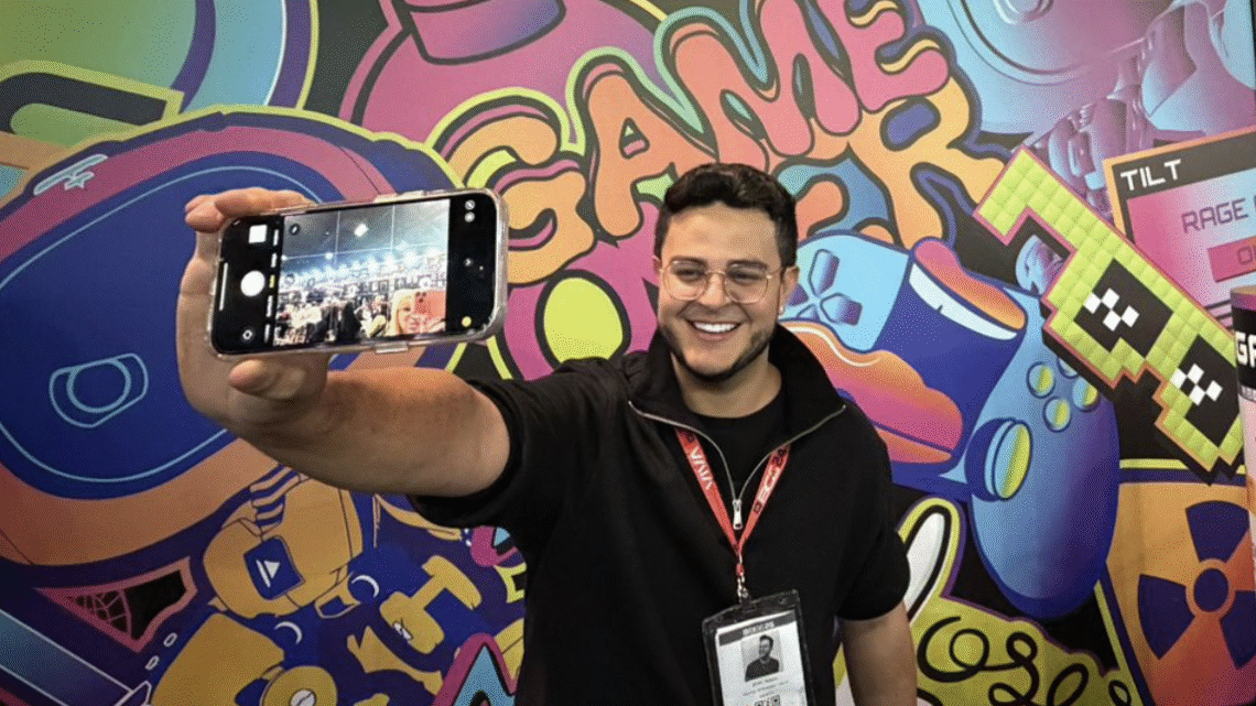 Eldo Gomes marca presença na Brasil Game Show em São Paulo