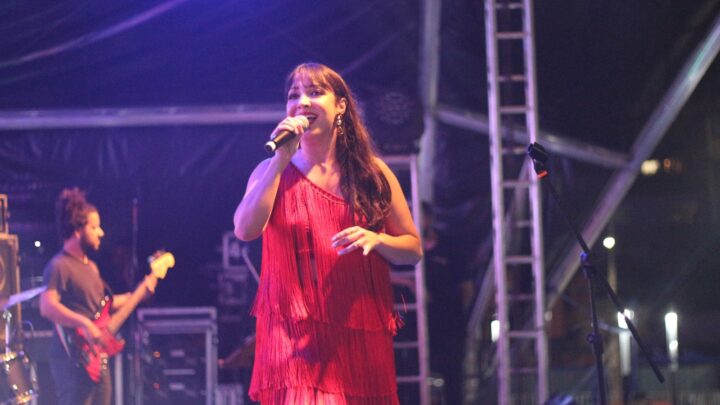 LISLIE lança disco “Fogo & Aguaceiro” no Cine Theatro Brasil de Câmara