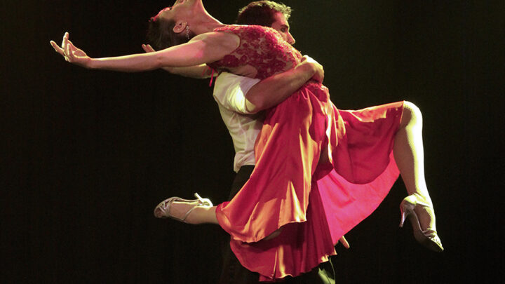 Espetáculo que conta a história do tango estreia no Brasil