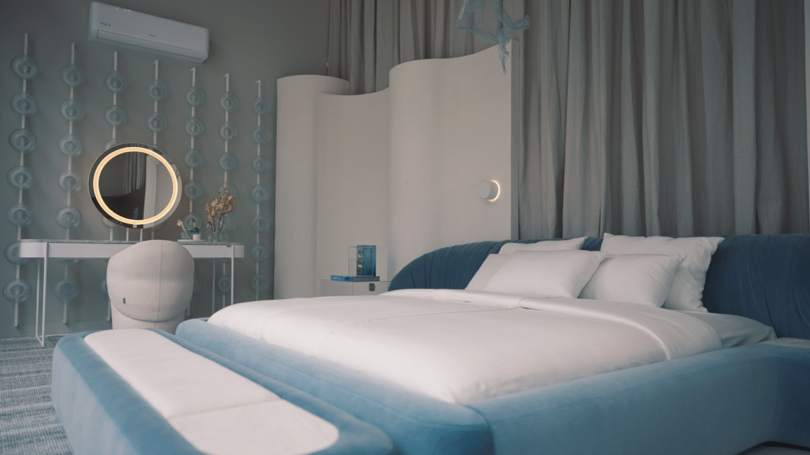 Reflexão sobre natureza guia instalação em mostra