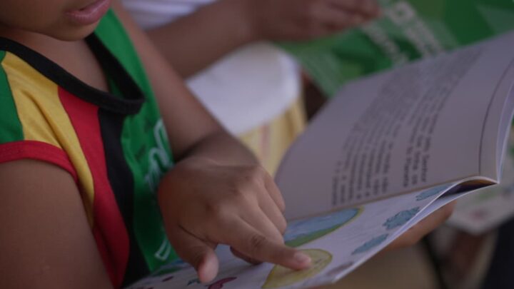 Mil estudantes de Três Marias participam de projeto literário