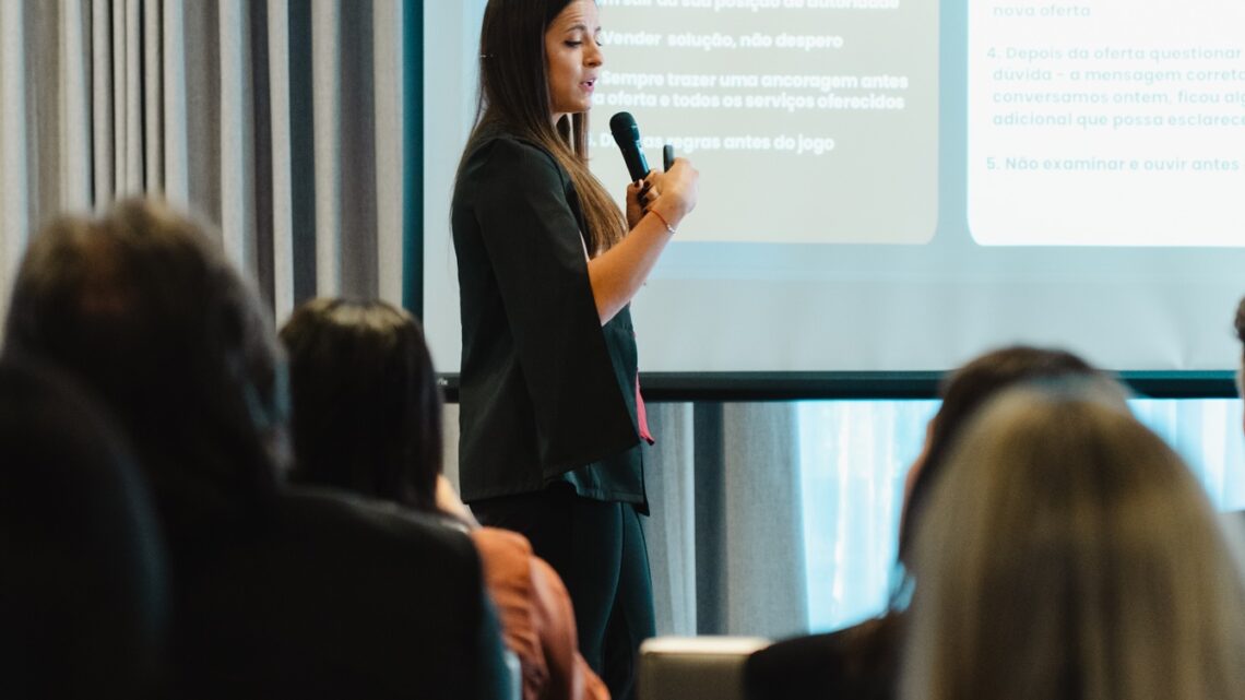 Black Friday se aproxima e especialista alerta para golpes