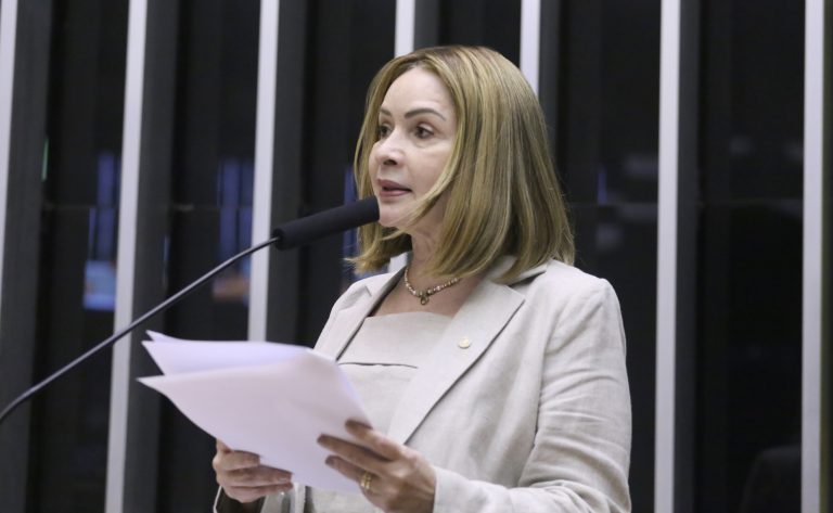 Câmara aprova Lei que cria “Política Mais Professores para o Brasil” com bolsa para licenciatura