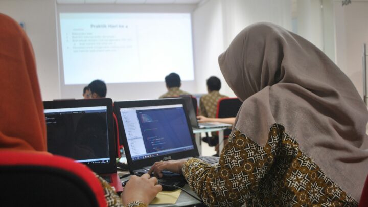 Coursera impulsiona trilhas de aprendizado no Brasil