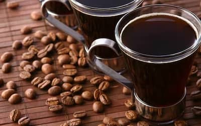 Café e açúcar começam a quinta-feira (19) com queda nos preços