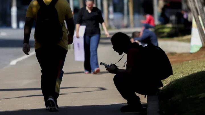 Em 2023, no Brasil, quase 20% de pessoas de 15 a 29 anos não estudavam nem trabalhavam