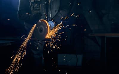 Indústria brasileira registra terceira queda seguida no faturamento e acende alerta para perda de fôlego em 2025