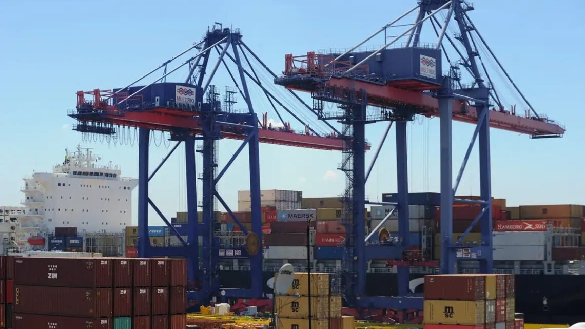 Portos brasileiros batem recorde histórico com 532 milhões de toneladas movimentadas em 2025
