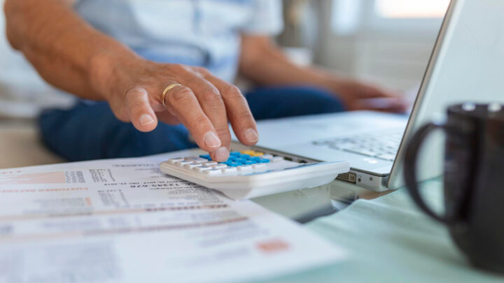 Reajuste do salário mínimo e benefícios expande crédito