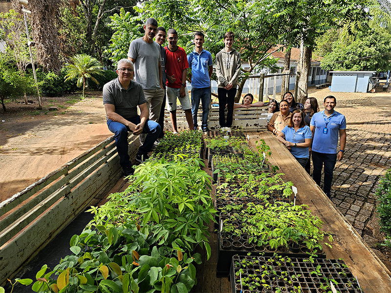 Projeto Refloresta encerra 2025 com entrega final de mudas e resultados expressivos