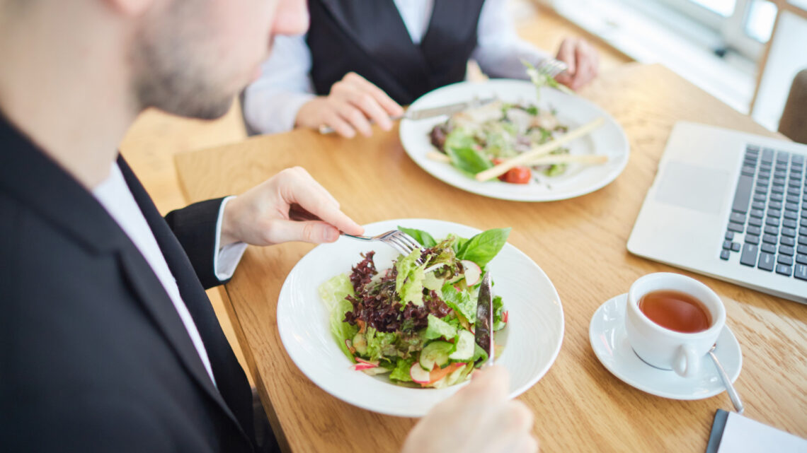 Alimentação corporativa ganha papel estratégico em 2026