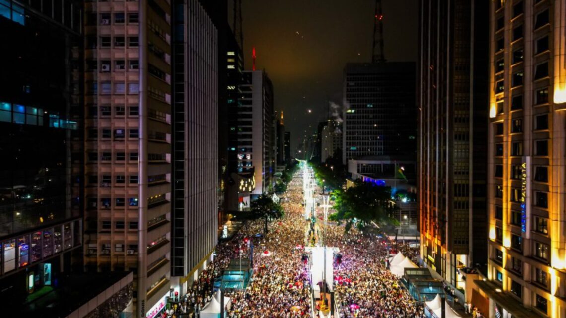 Guia prático do Réveillon na Paulista 2026, confira todos os detalhes do show da virada