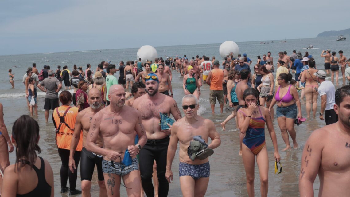 Quase 500 atletas participam da Travessia do Canal SOAMAR em edição histórica