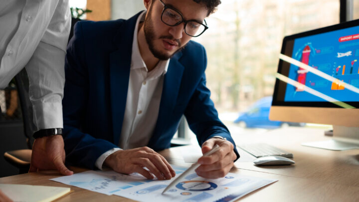 Análise de crédito B2B ganha força na expansão internacional