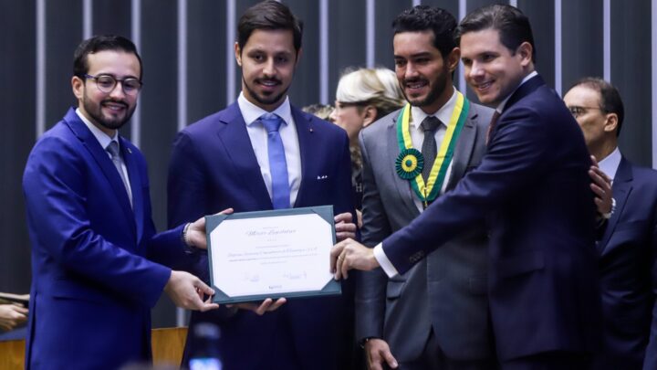 João Brasio é reconhecido com medalha do Mérito Legislativo